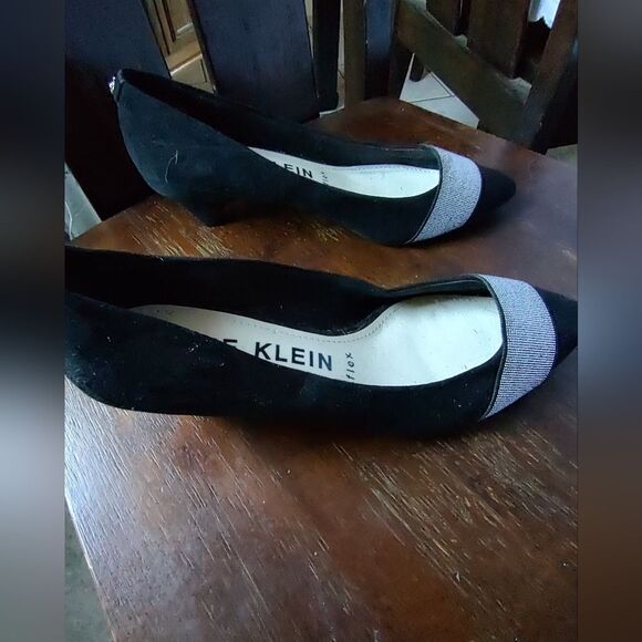 Anne Klein Black Suede and Silver Rhinestone Low Heels 7.5 - Picture 6 of 6